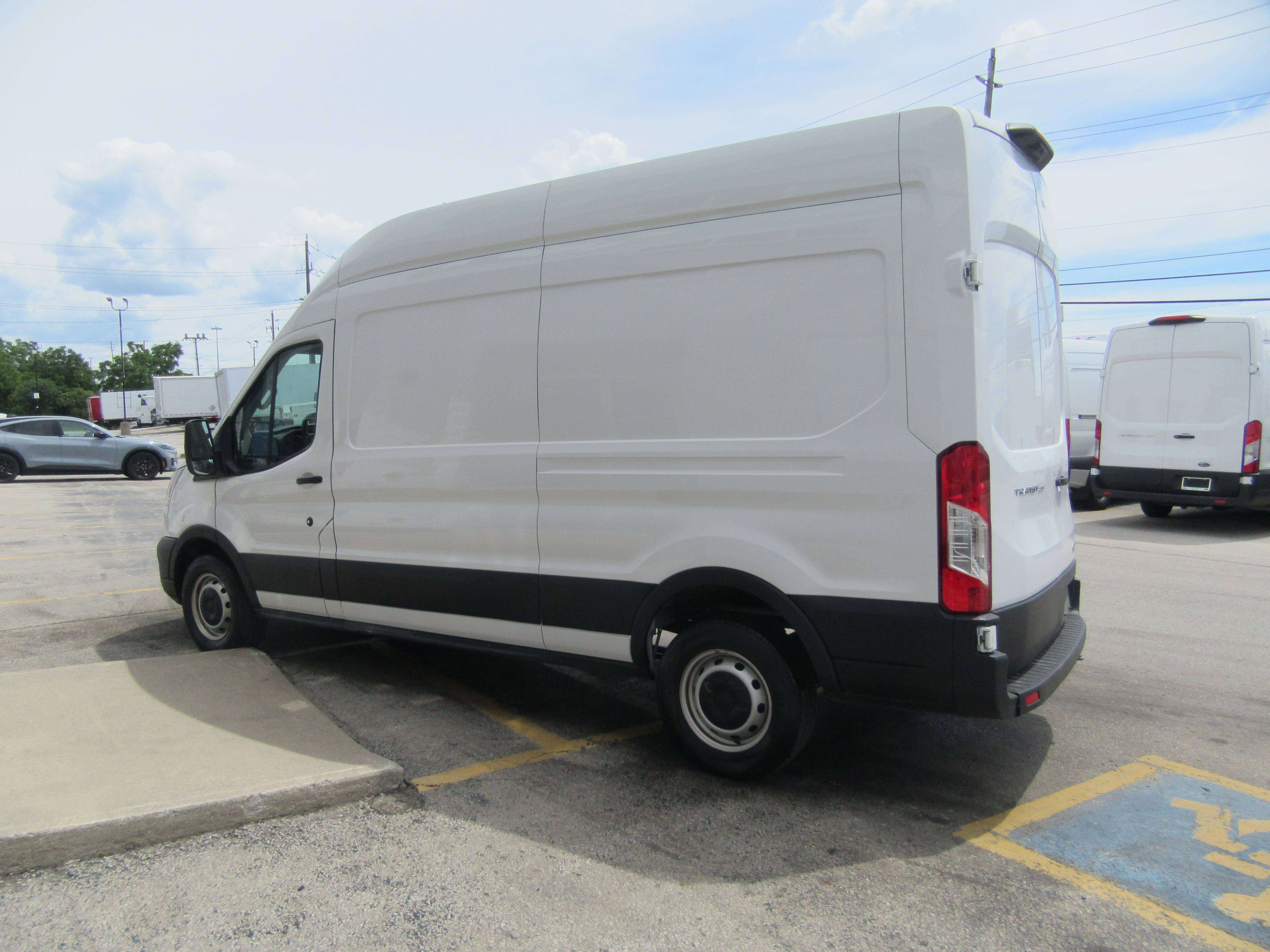 2022 Ford Transit Cargo Van