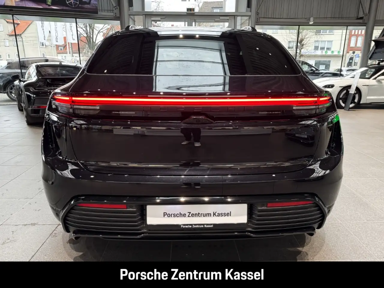 Porsche Macan Turbo Electric 6