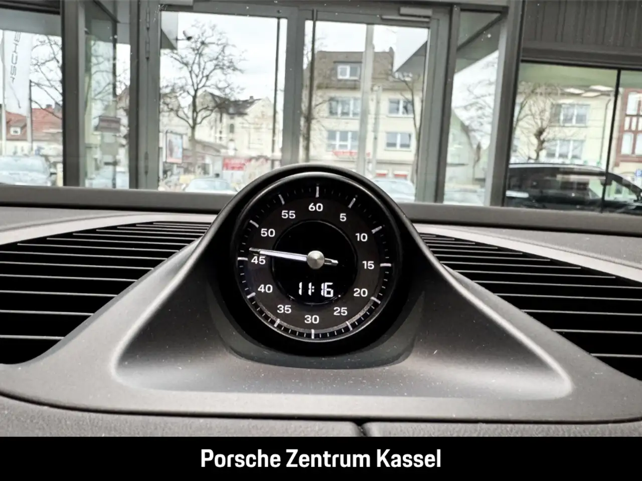 Porsche Macan Turbo Electric 11