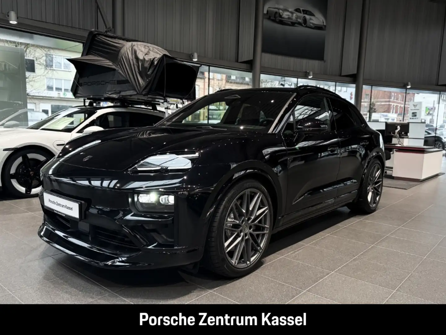 Porsche Macan Turbo Electric Schwarz - 1