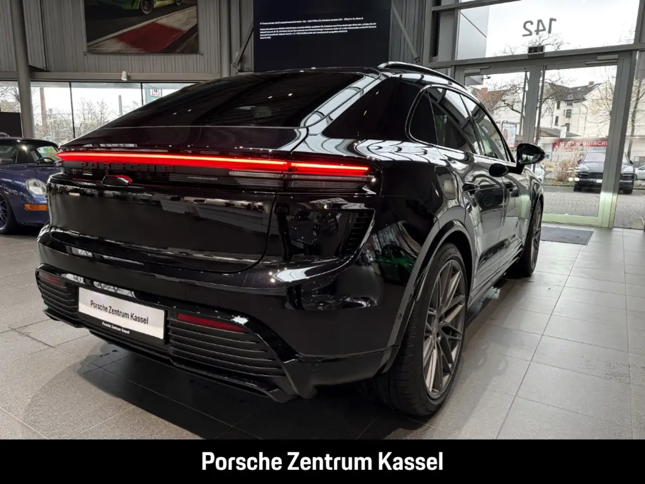 Porsche Macan Turbo Electric 7