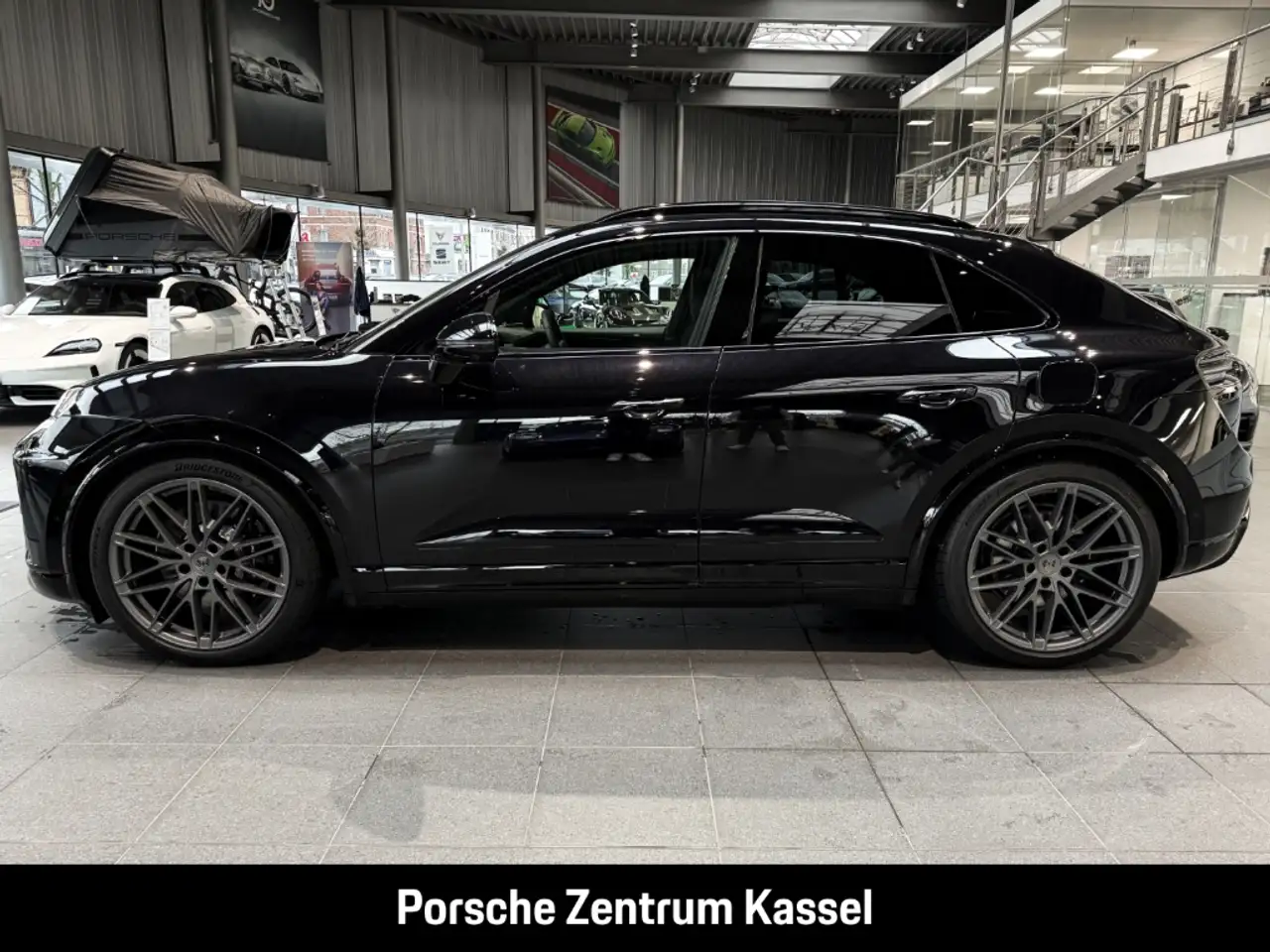 Porsche Macan Turbo Electric 14