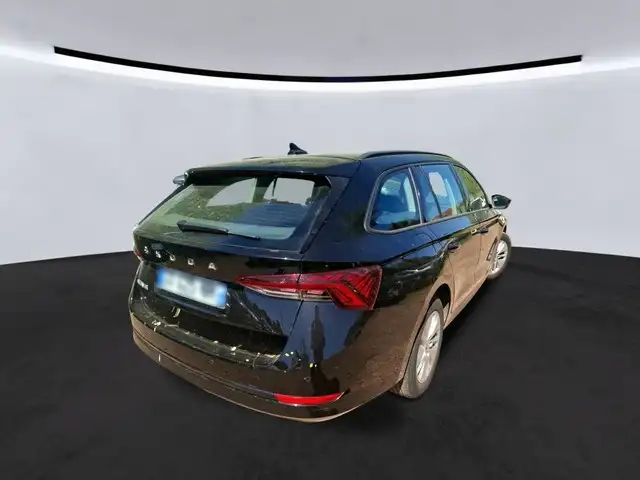 Skoda Octavia view 5