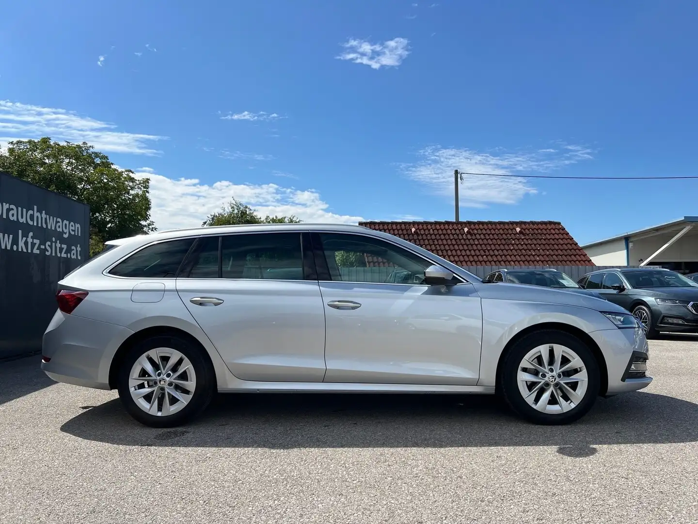 Skoda Octavia Combi 2,0 TDI 4x4 Style DSG | AHK Silber - 2