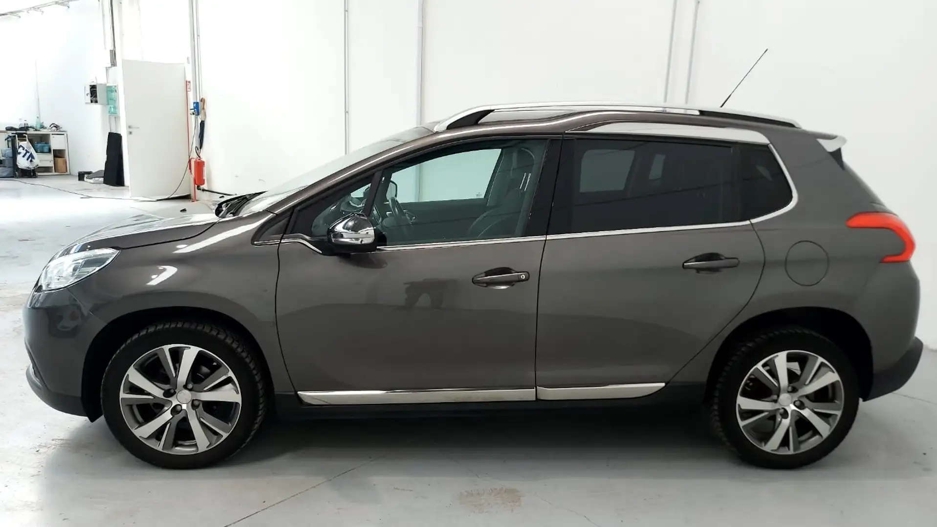 Peugeot 2008 2008 1.6 e-hdi 8v Allure EX554 Grijs - 2