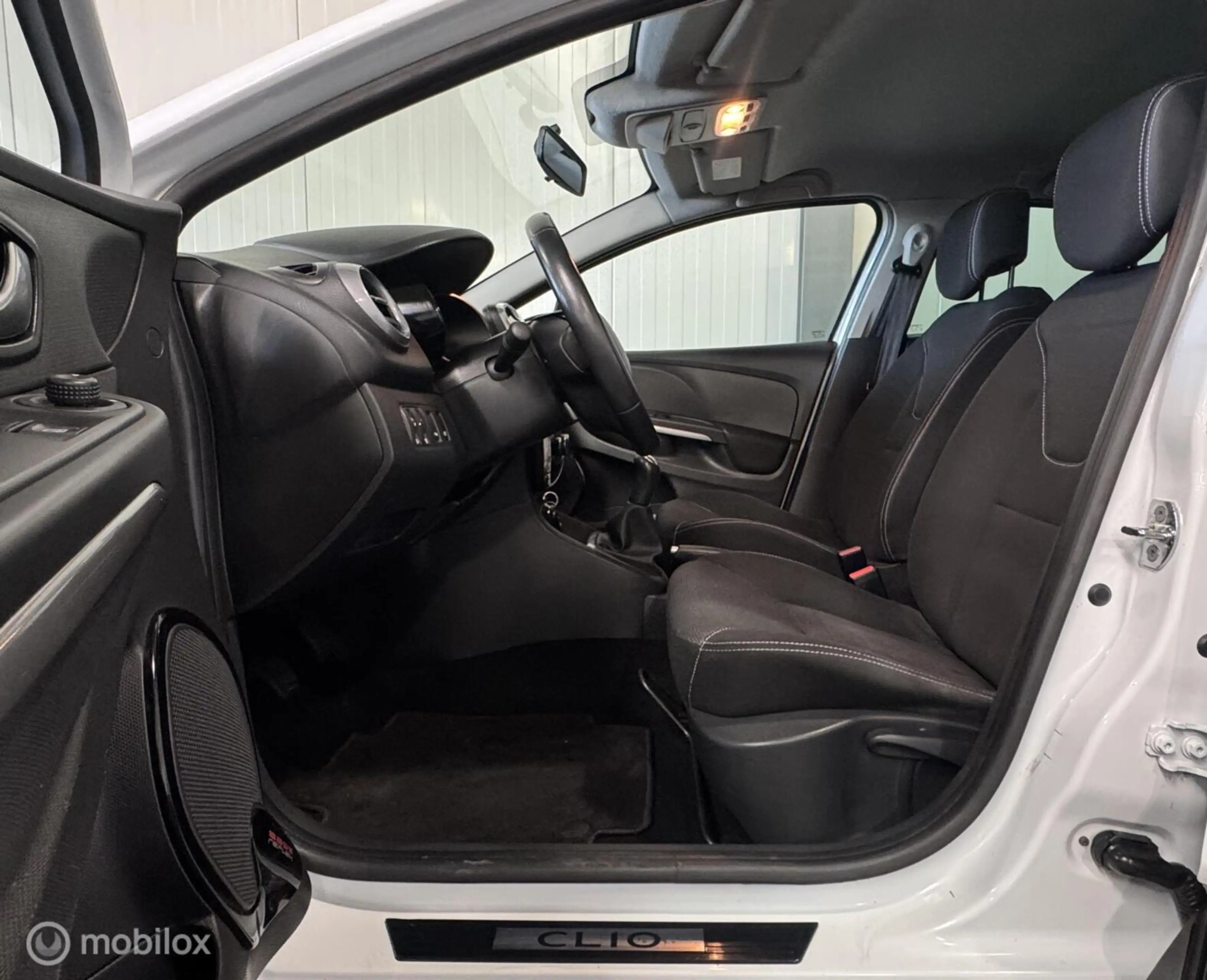 Renault Clio Estate 0.9 TCe Night&Day [ NAP cruise camera LM ] — photo 28