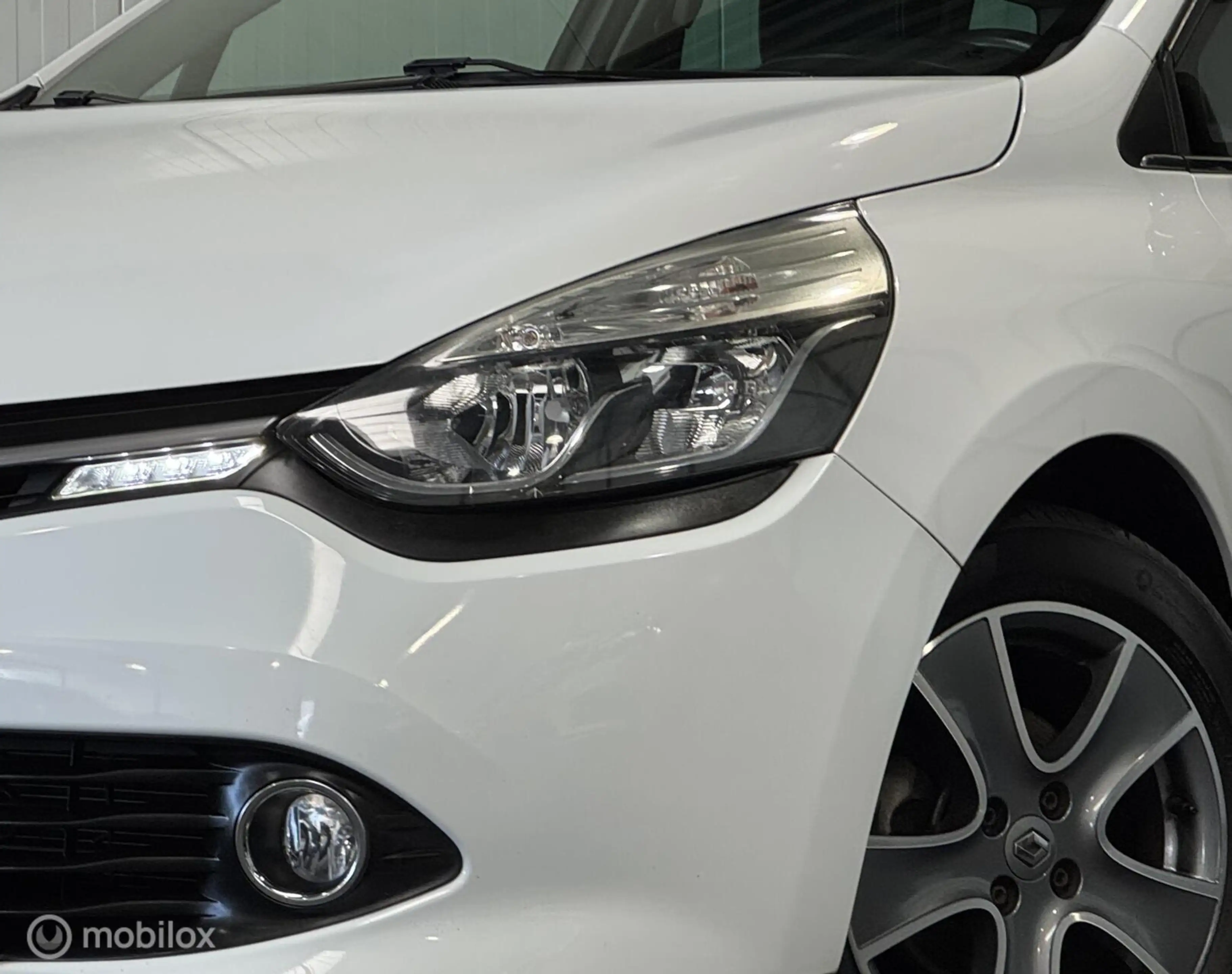 Renault Clio Estate 0.9 TCe Night&Day [ NAP cruise camera LM ] — photo 31