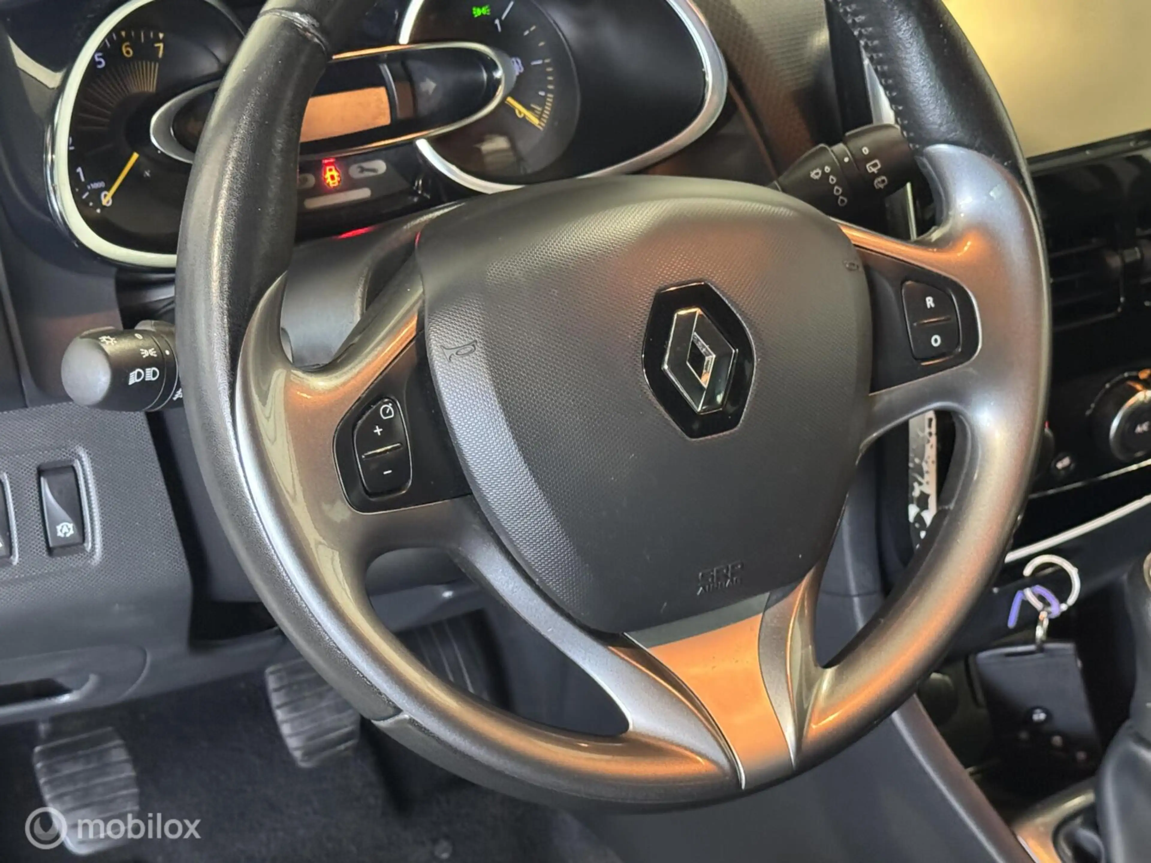 Renault Clio Estate 0.9 TCe Night&Day [ NAP cruise camera LM ] — photo 26