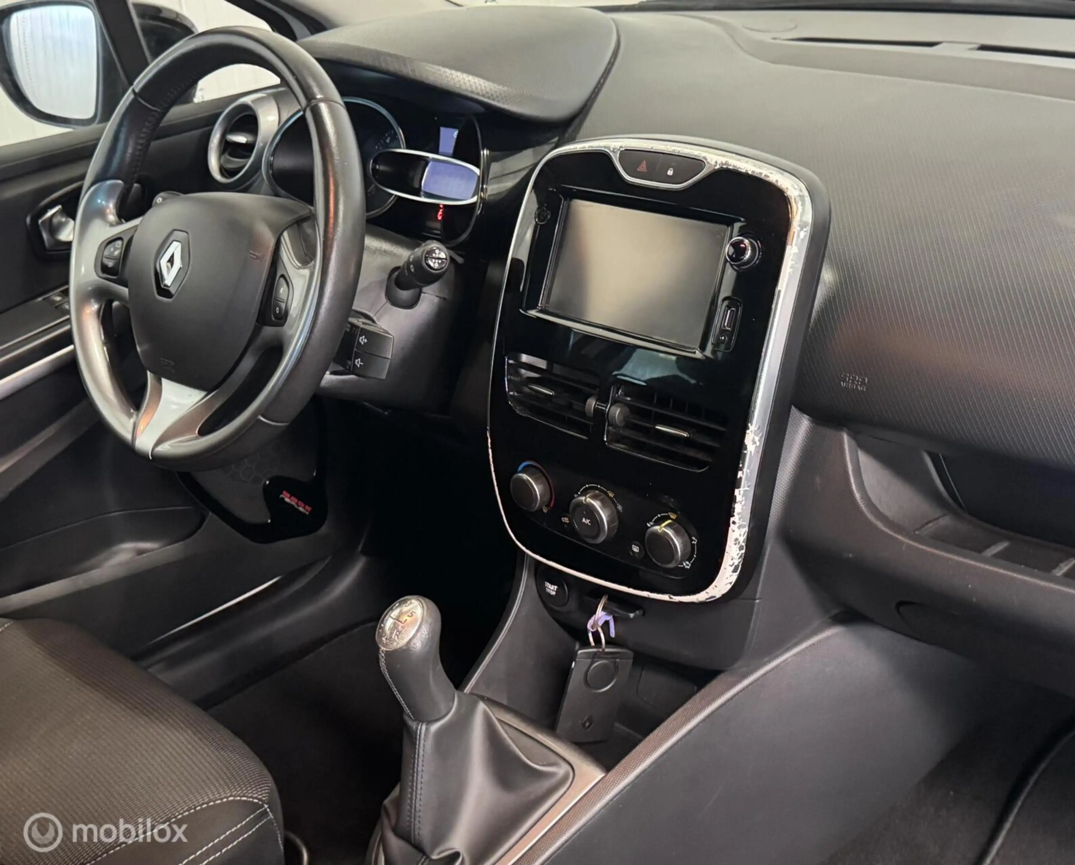 Renault Clio Estate 0.9 TCe Night&Day [ NAP cruise camera LM ] — photo 16