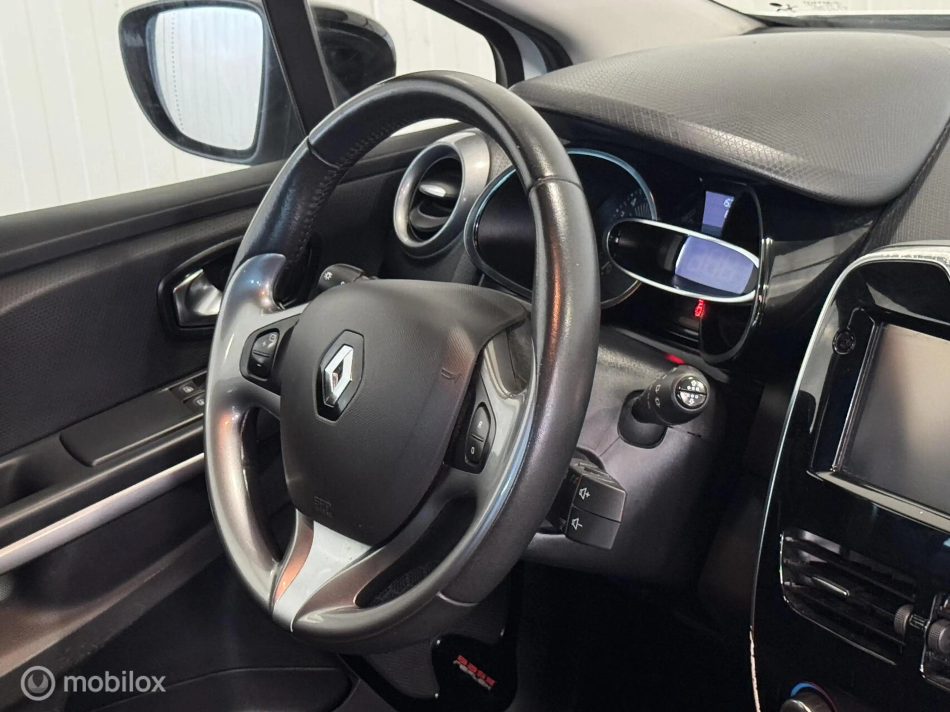 Renault Clio Estate 0.9 TCe Night&Day [ NAP cruise camera LM ] — photo 25