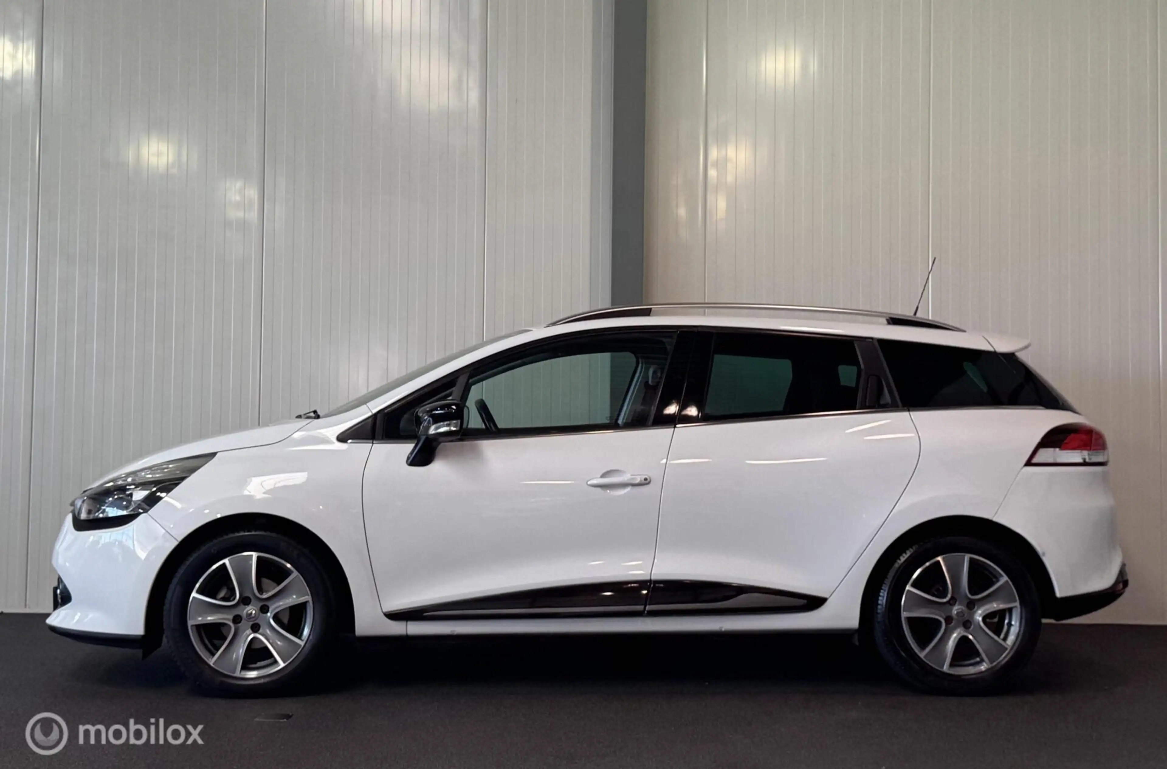 Renault Clio Estate 0.9 TCe Night&Day [ NAP cruise camera LM ] — photo 3