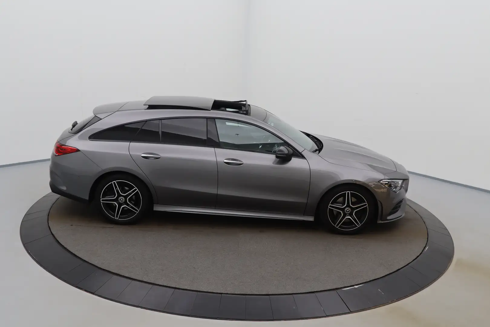 Mercedes-Benz CLA 200 SB AUT Business Solution AMG Line Plus Night LEDER Сірий - 2