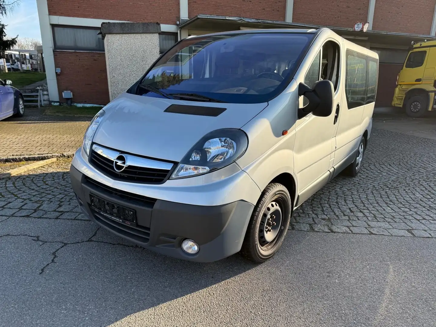 Opel Vivaro Kasten/Kombi L1H1 BEHINDERTENGERECHT Plateado - 1