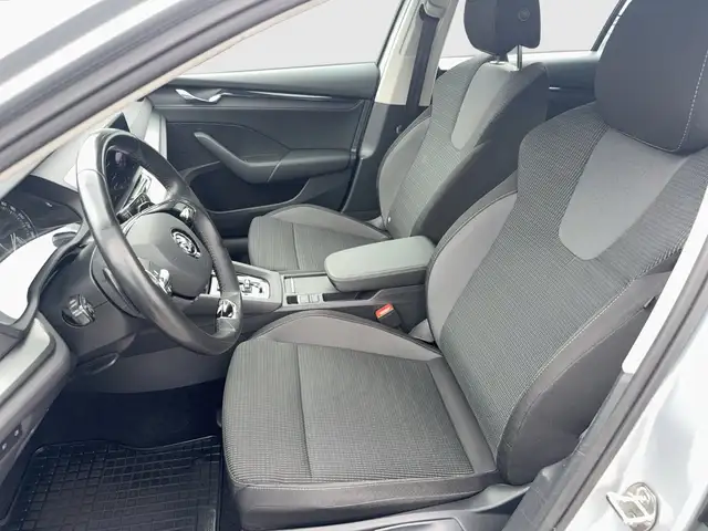 Skoda Octavia view 8