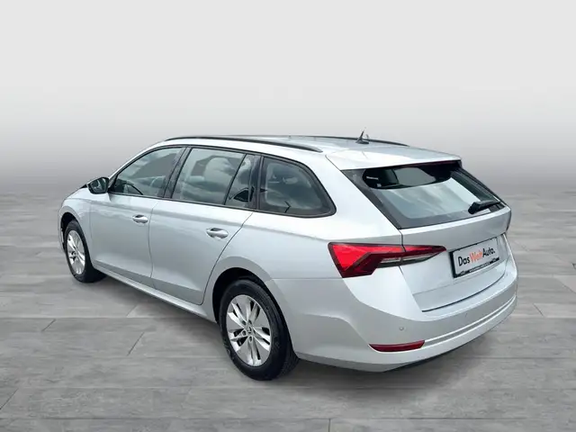 Skoda Octavia view 4