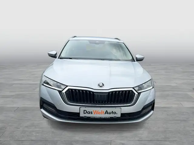 Skoda Octavia view 2