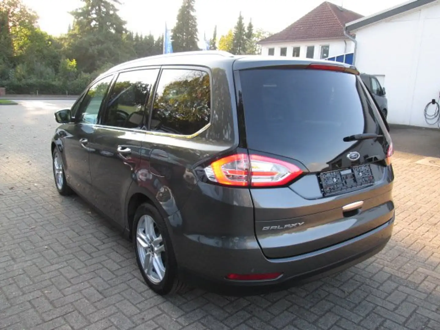 Ford Galaxy Galaxy Diesel 2.0 EcoBlue Allrad Aut. TITANIUM Grau - 2