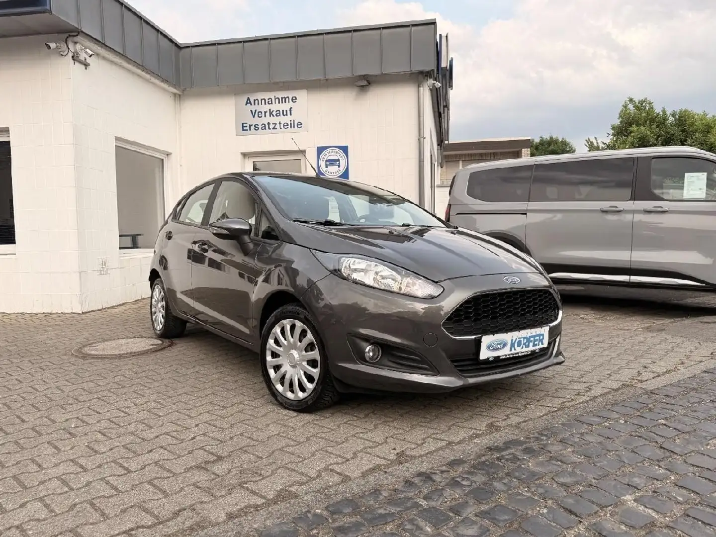 Ford Fiesta Celebration Gris - 1