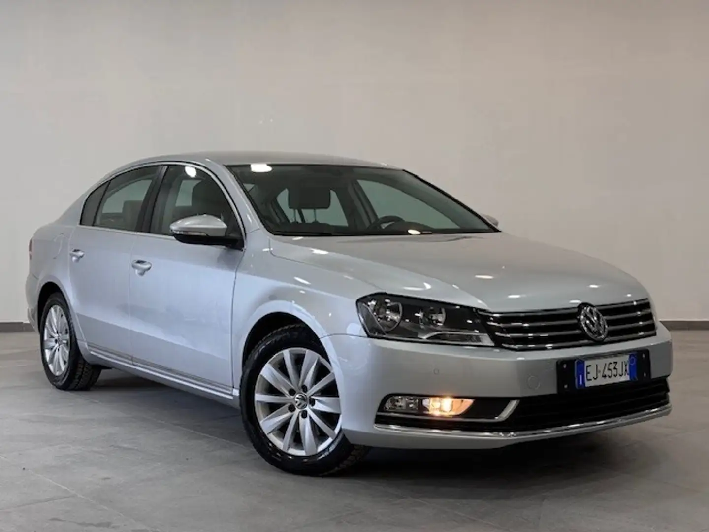 Volkswagen Passat 2.0 TDI Highline BlueM. Tech. Srebrny - 1