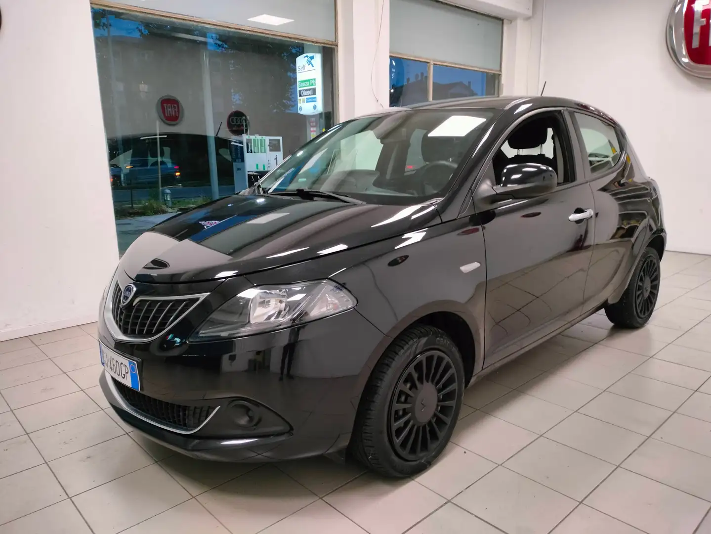 Lancia Ypsilon 1.0 Benzina IN PROMO CON O SENZA FINANZIAMENTO Schwarz - 1