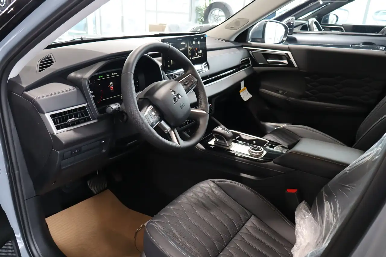 Mitsubishi Outlander снимка Mitsubishi Outlander