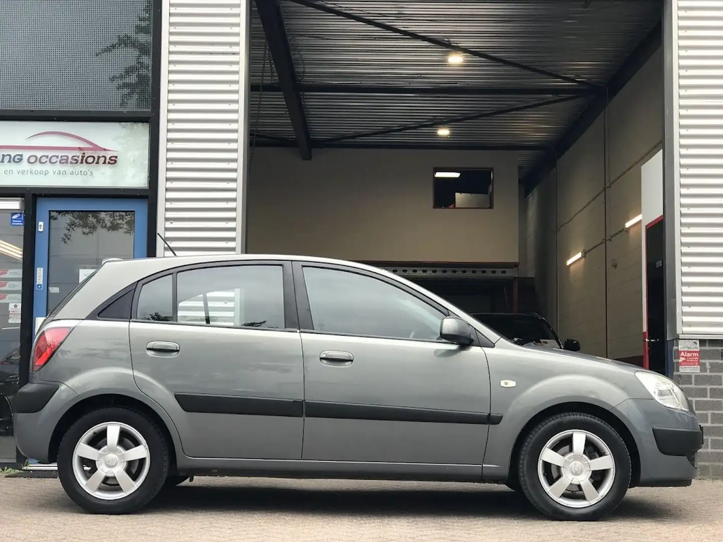 Kia Rio 1.6 CVVT X-ecutive |5-Drs|Clima|NAP Grijs - 2
