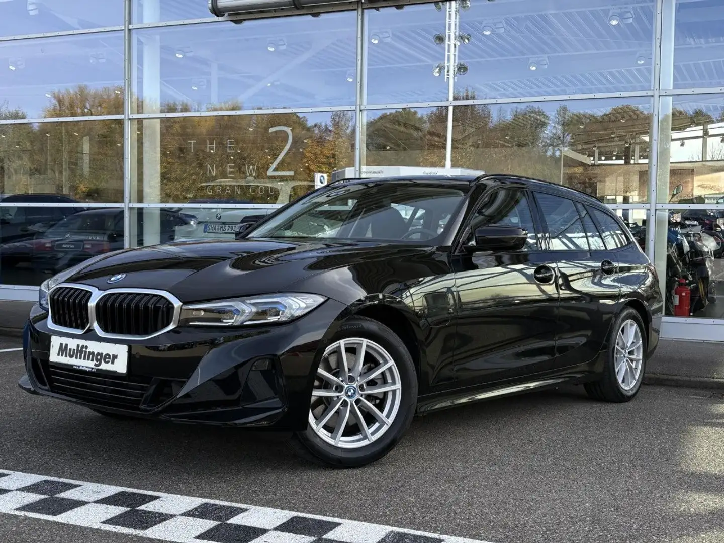 BMW 330 e xDr.T.Live Prof.HUD Kamera KomfZug DrivAss Schwarz - 2