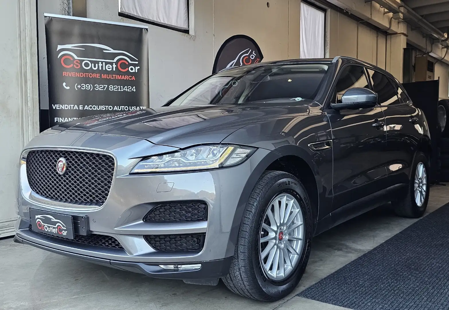 Jaguar F-Pace F-Pace 2.0d Prestige awd 180cv Gris - 2