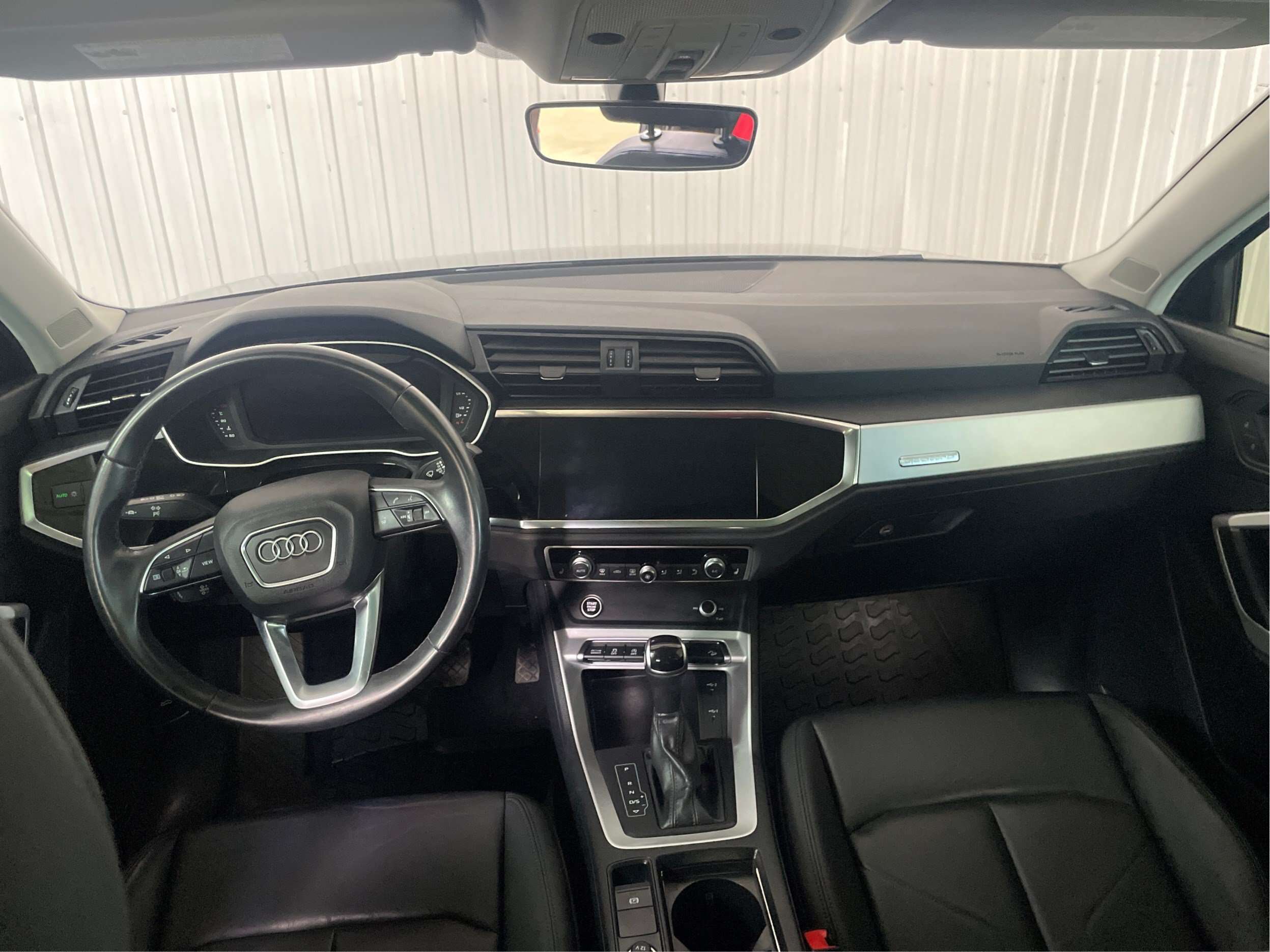 2022 Audi Q3 KOMFORT AWD Cuir Toit Mags Sièges chauffants Camér — снимка 1