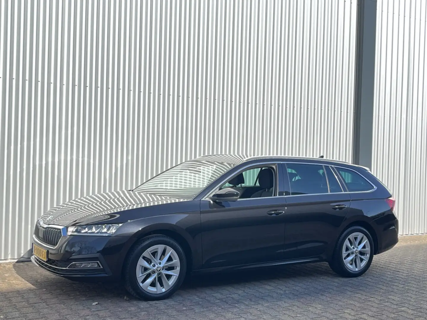 Skoda Octavia Combi 1.5 e-TSI Business Edition | Climate Control Schwarz - 2