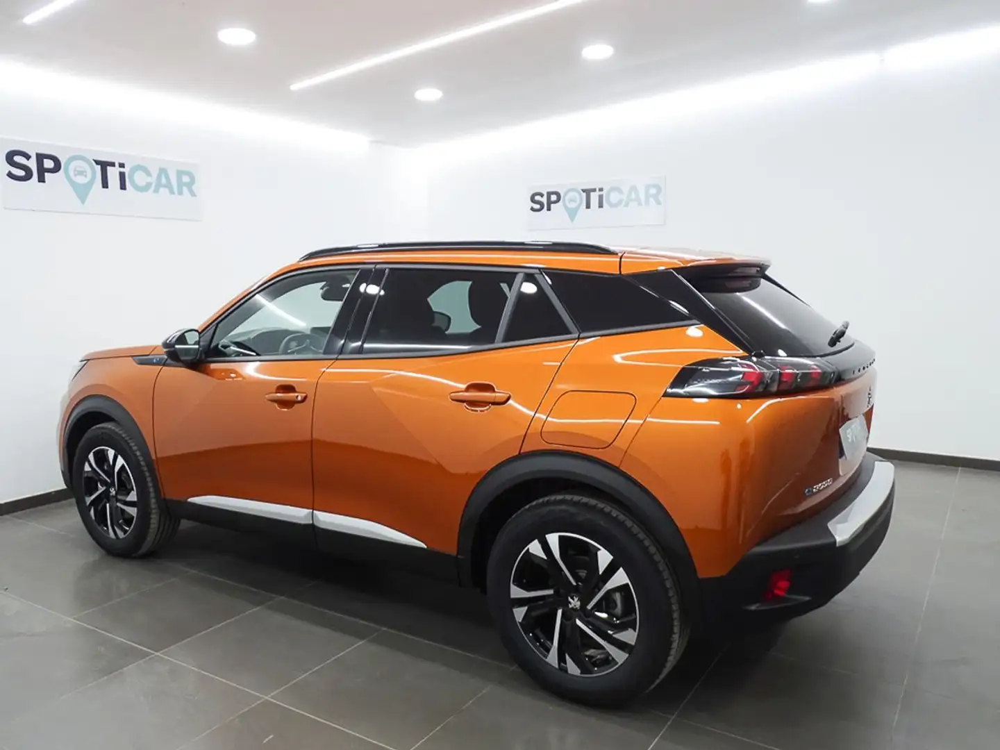 Peugeot 2008 E Electrico Allure 136 100kW Orange - 2