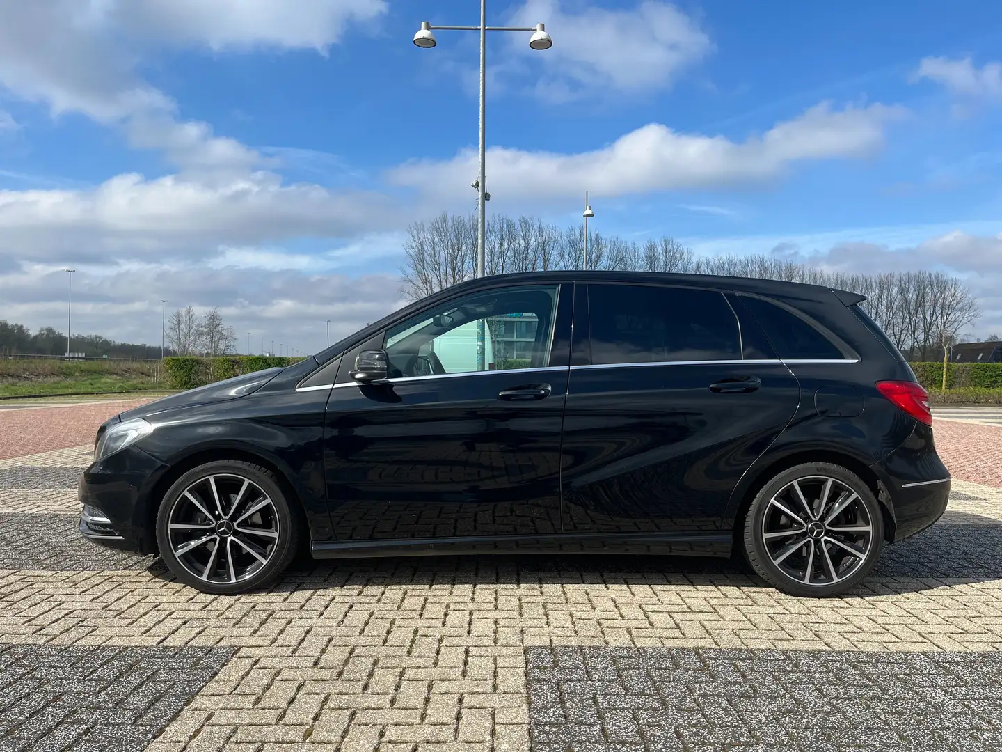 Mercedes-Benz B 200 CDI Prestige Czarny - 2