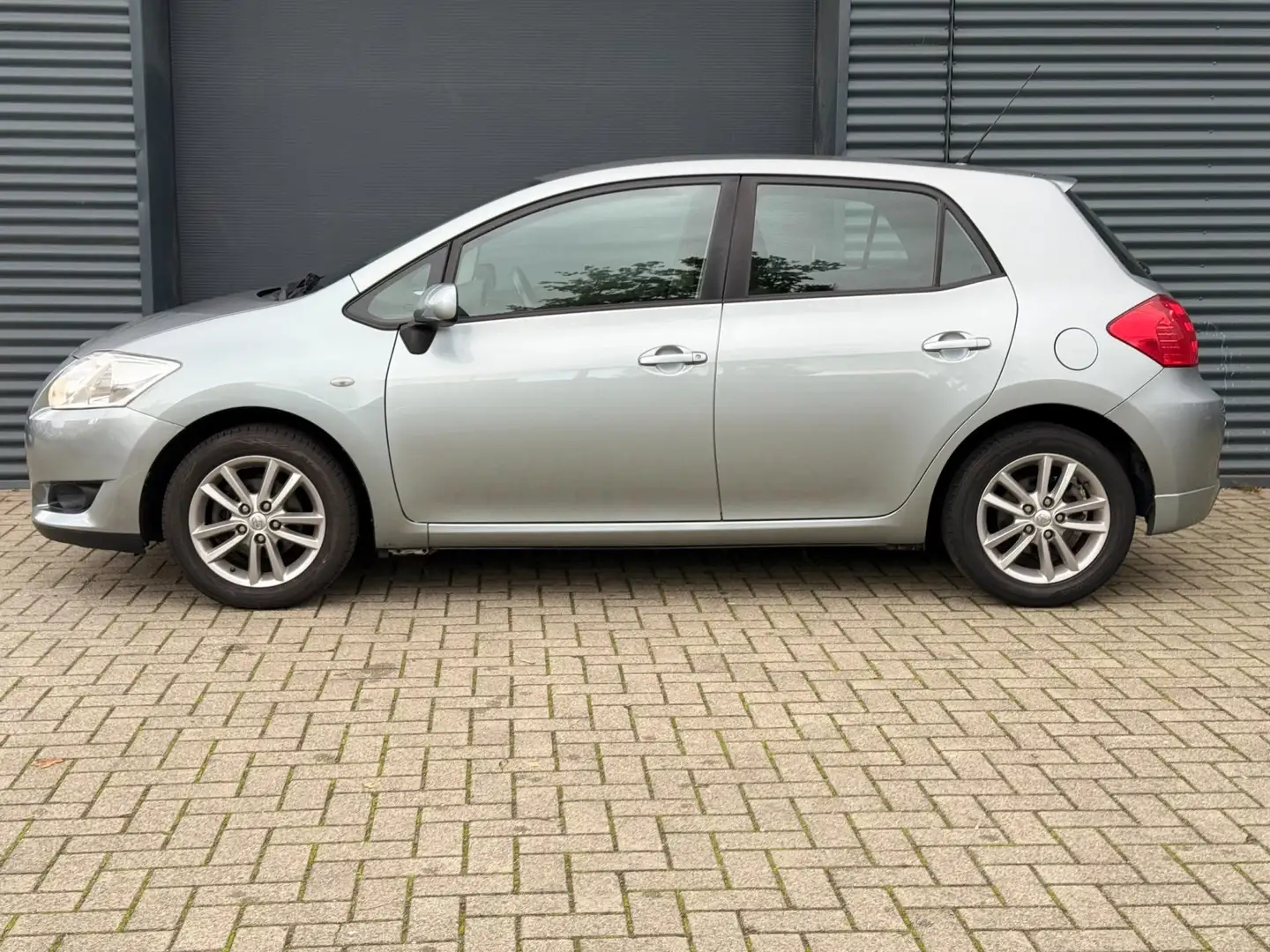 Toyota Auris 1.6-16V Dynamic |PDC|AIRCO|TREKHAAK|APK Grijs - 2
