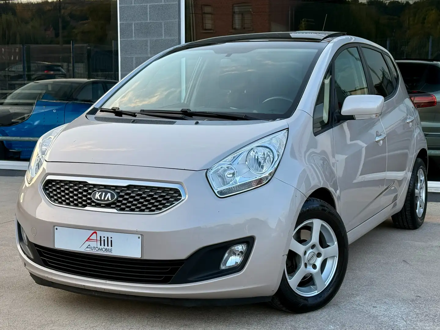 Kia Venga Venga 1.4 CRDi*Toit-Pano*Gps*Airco*Garantie*Euro5* Beige - 1