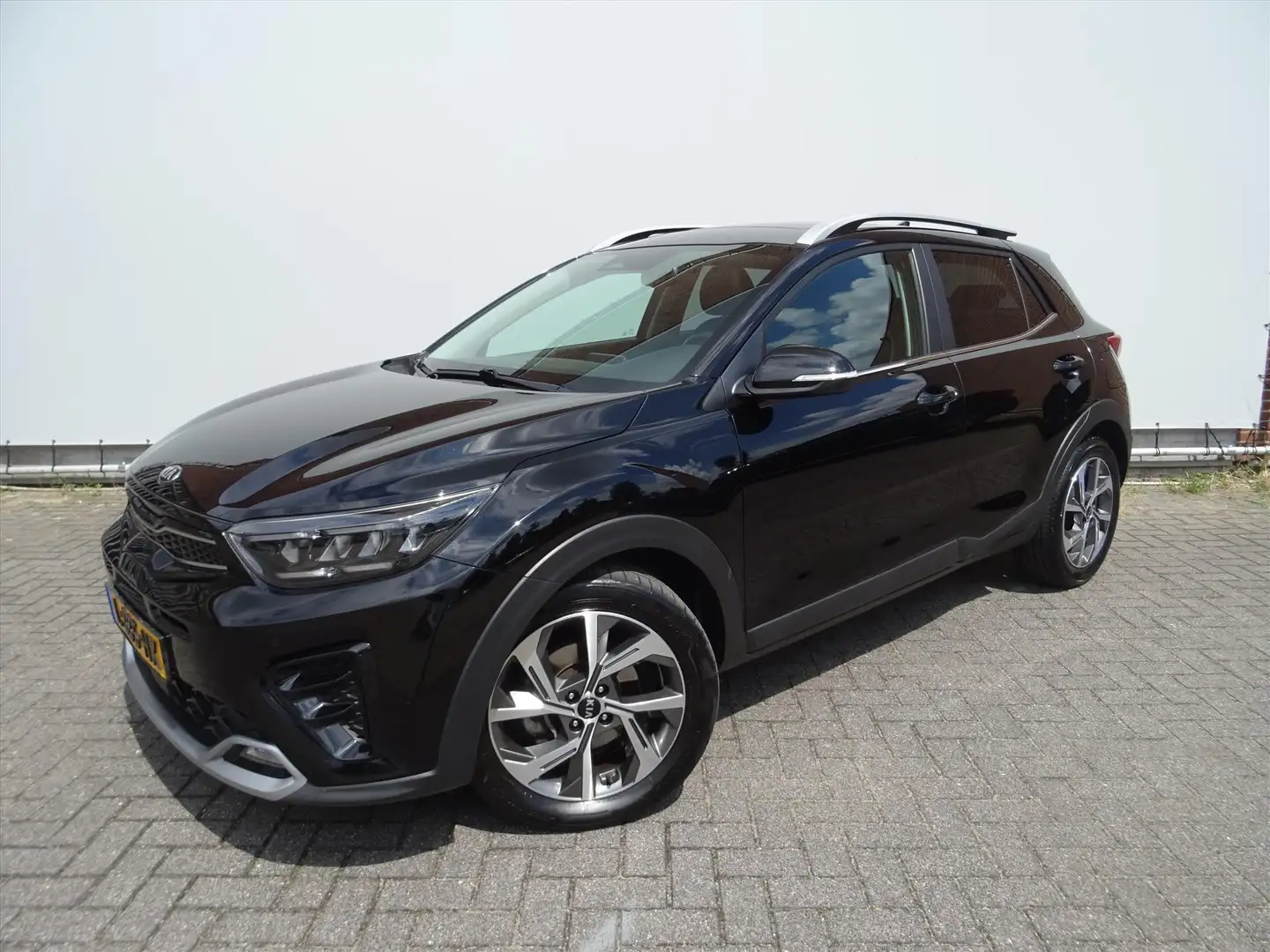 Kia Stonic 1.0 T-GDi 100pk GT-PlusLine Noir - 1