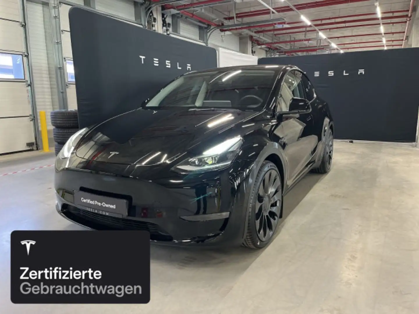Tesla Model Y Performance Schwarz - 1