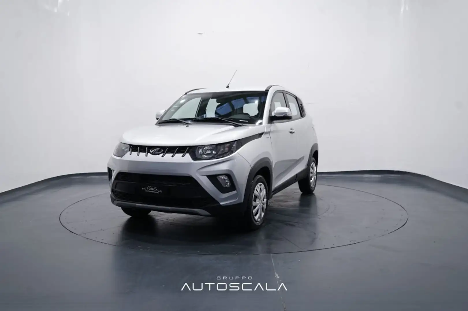 Mahindra KUV100 1.2 VVT 87cv K6+ Grigio - 1