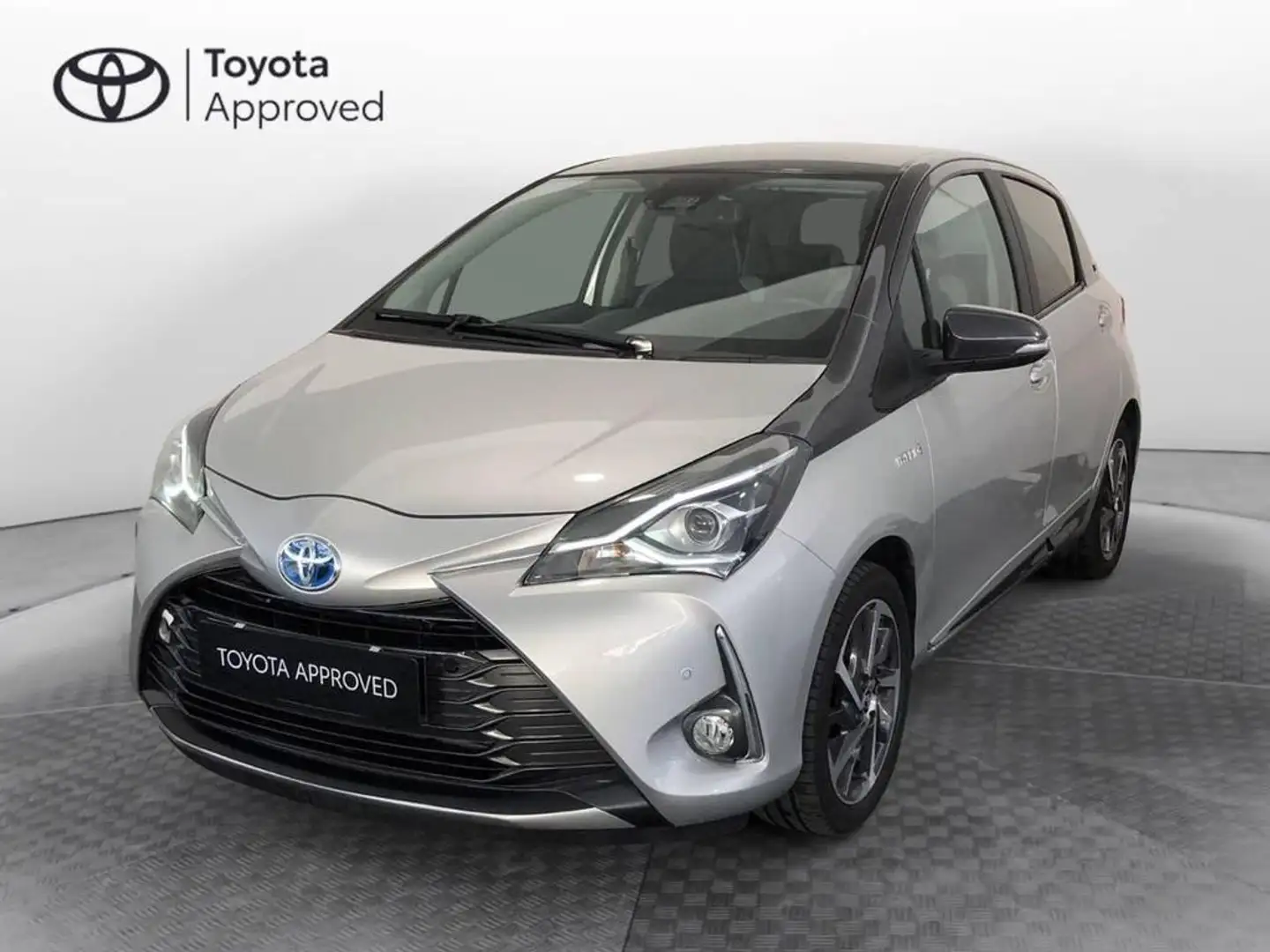 Toyota Yaris 5p 1.5 hybrid Active Plus Argento - 1