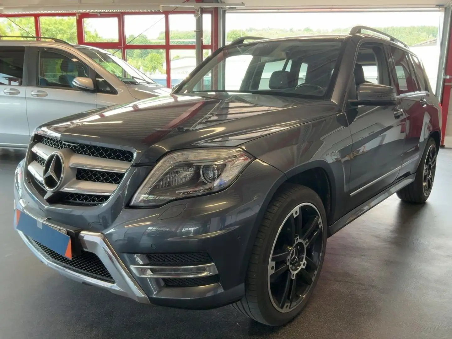 Mercedes-Benz GLK 250 CDI 4Matic +AMG-PAKET+PANO+BI-XENON+AHK+ siva - 1