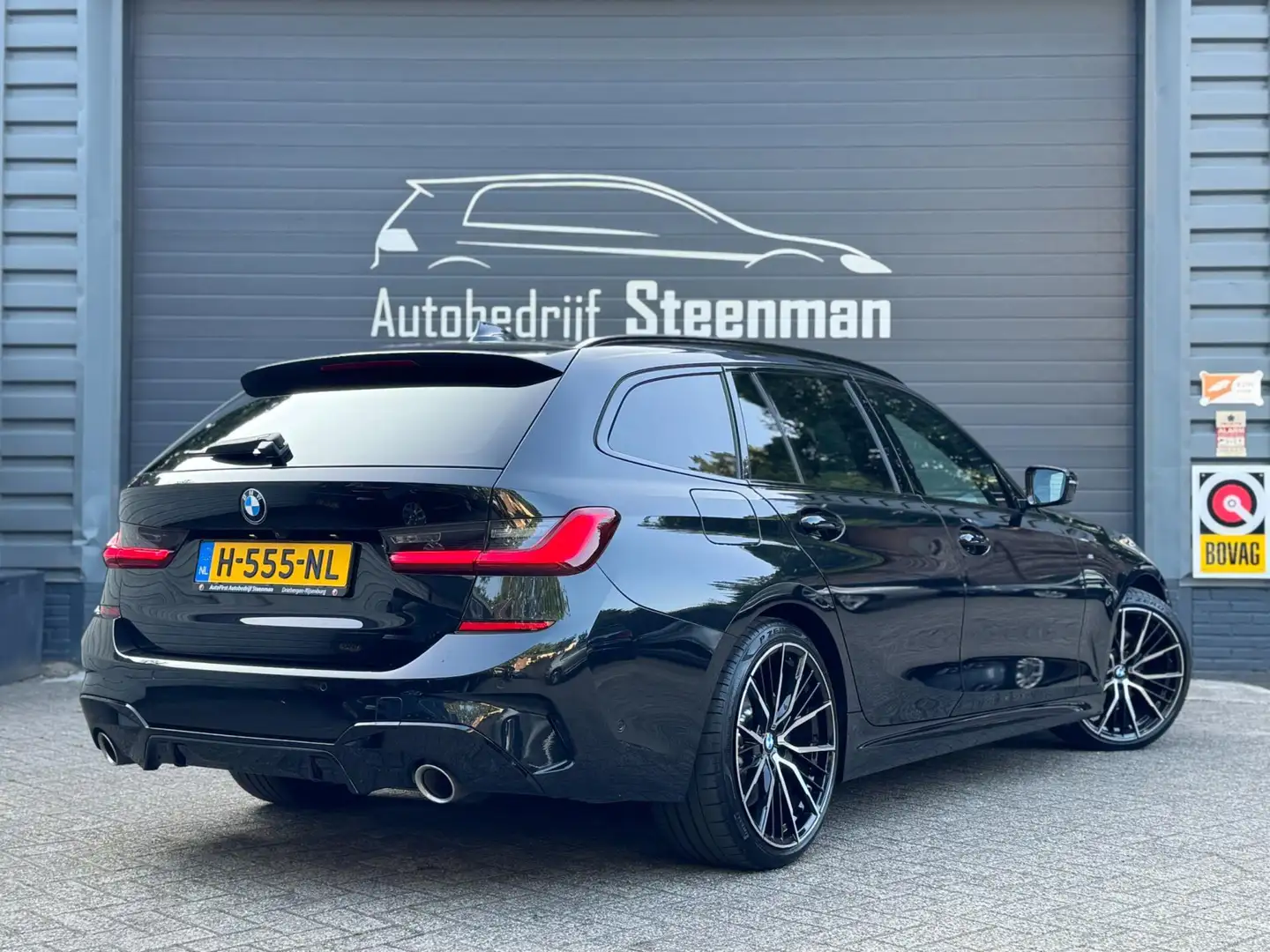 BMW 330 3-serie Touring 330i High Executive Edition | M-pa Schwarz - 2