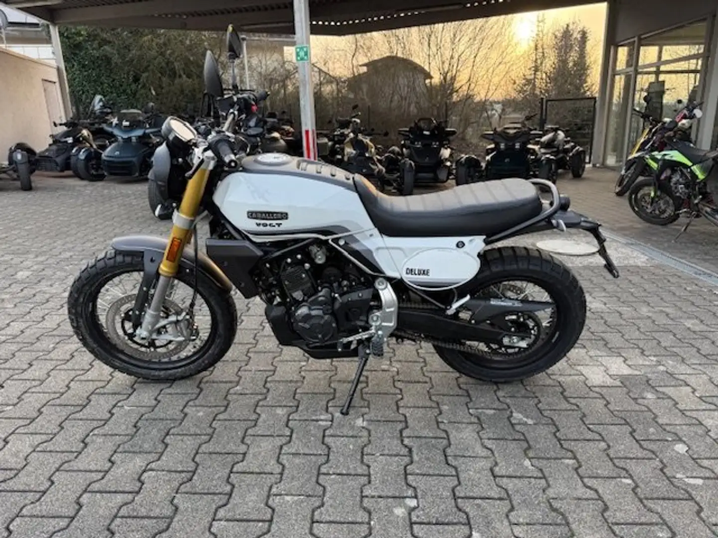 Fantic Caballero 700 Deluxe Blanco - 1