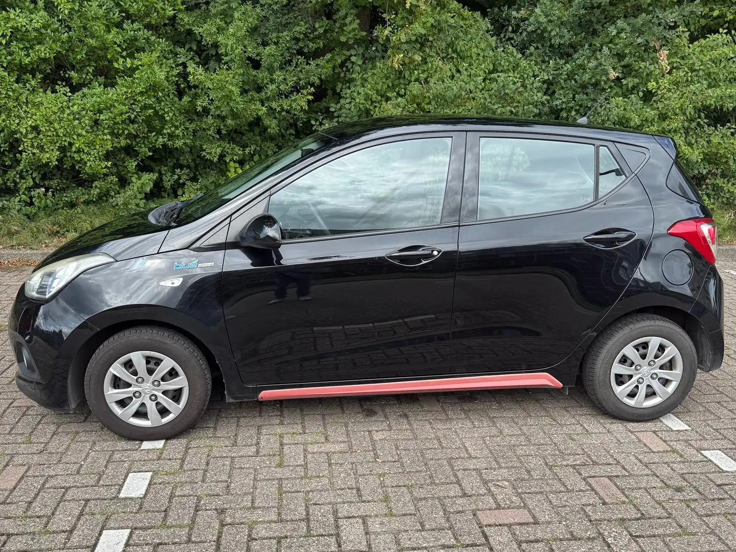 Hyundai i10 i10 1.0i i-Motion Comf. Чорний - 2