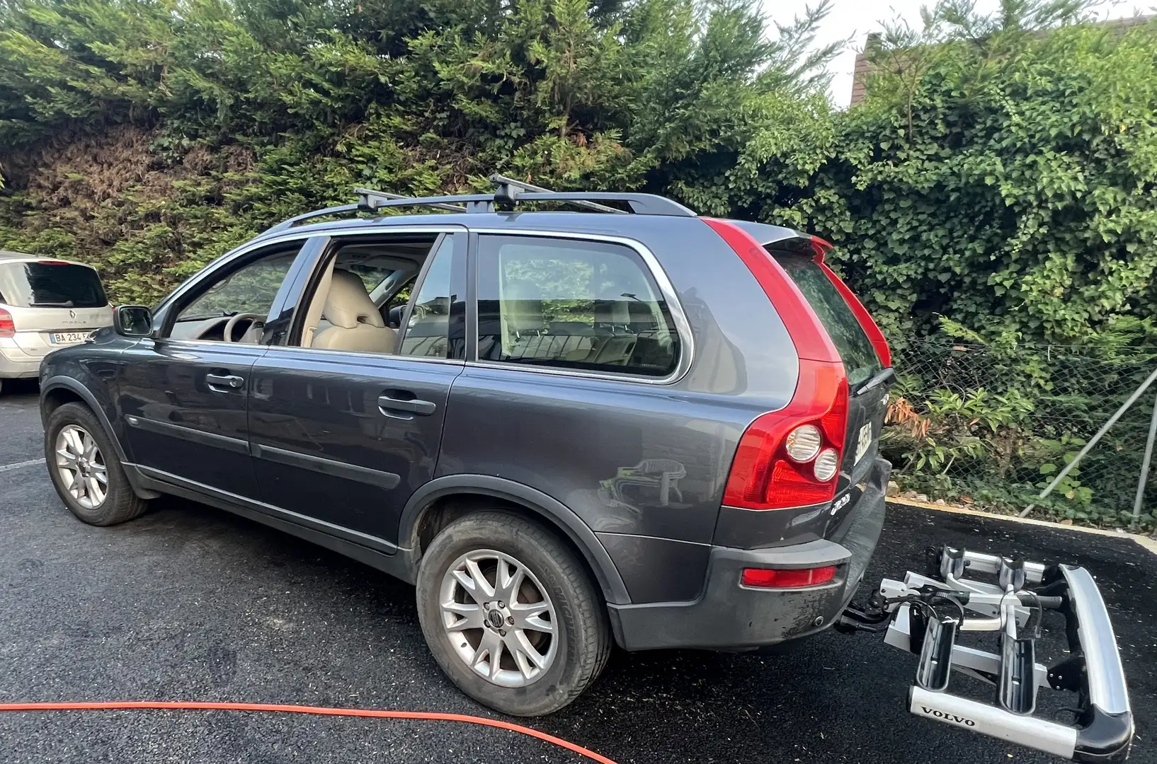 Volvo XC90 D5 AWD 185 Xenium 7pl Geartronic A - 2
