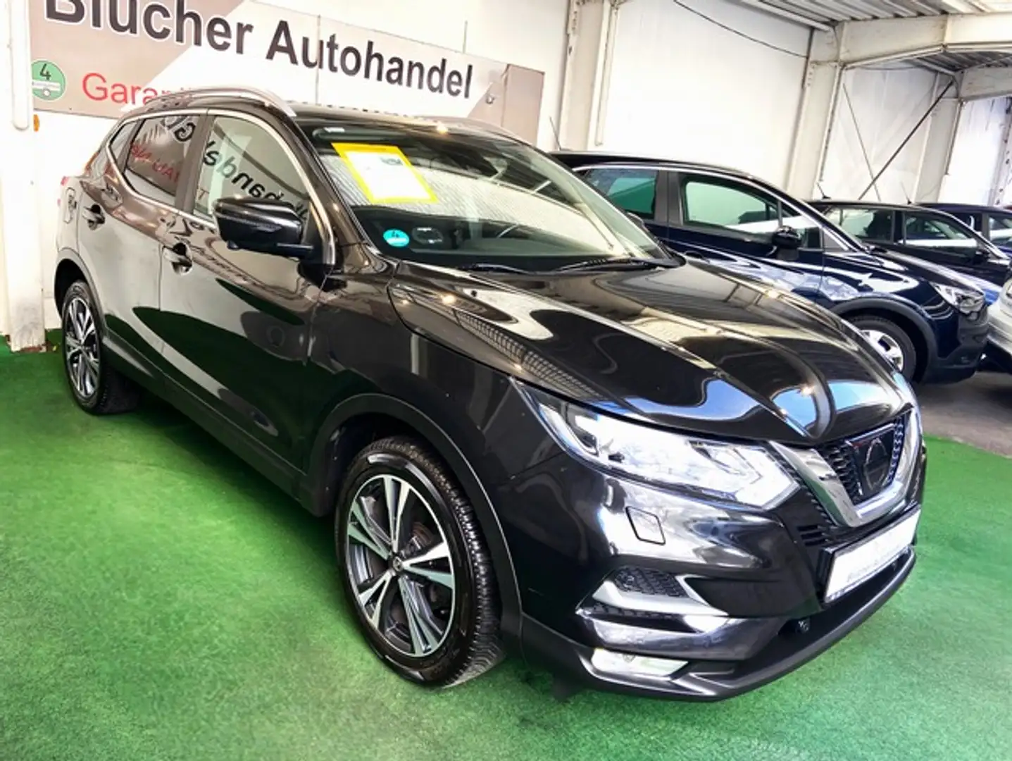 Nissan Qashqai N-Connecta Automatik Navi Bluetooth Schwarz - 2