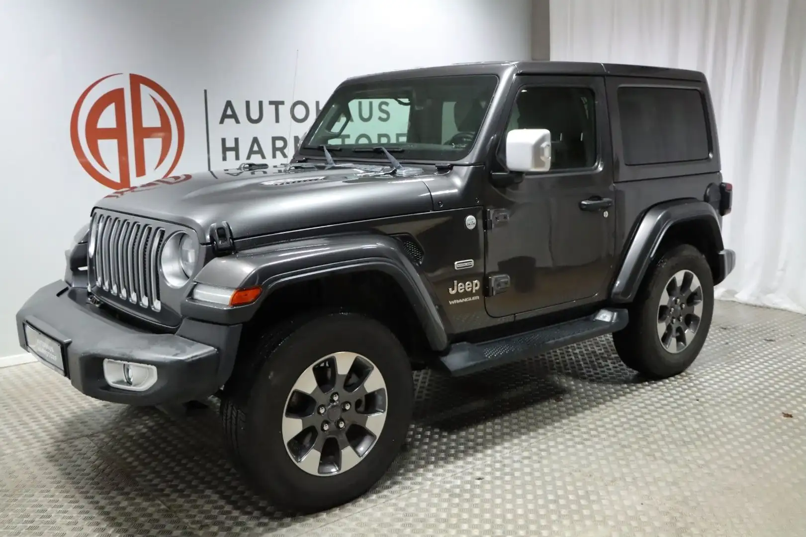 Jeep Wrangler Unlimited Sahara Overland Paket Grau - 2