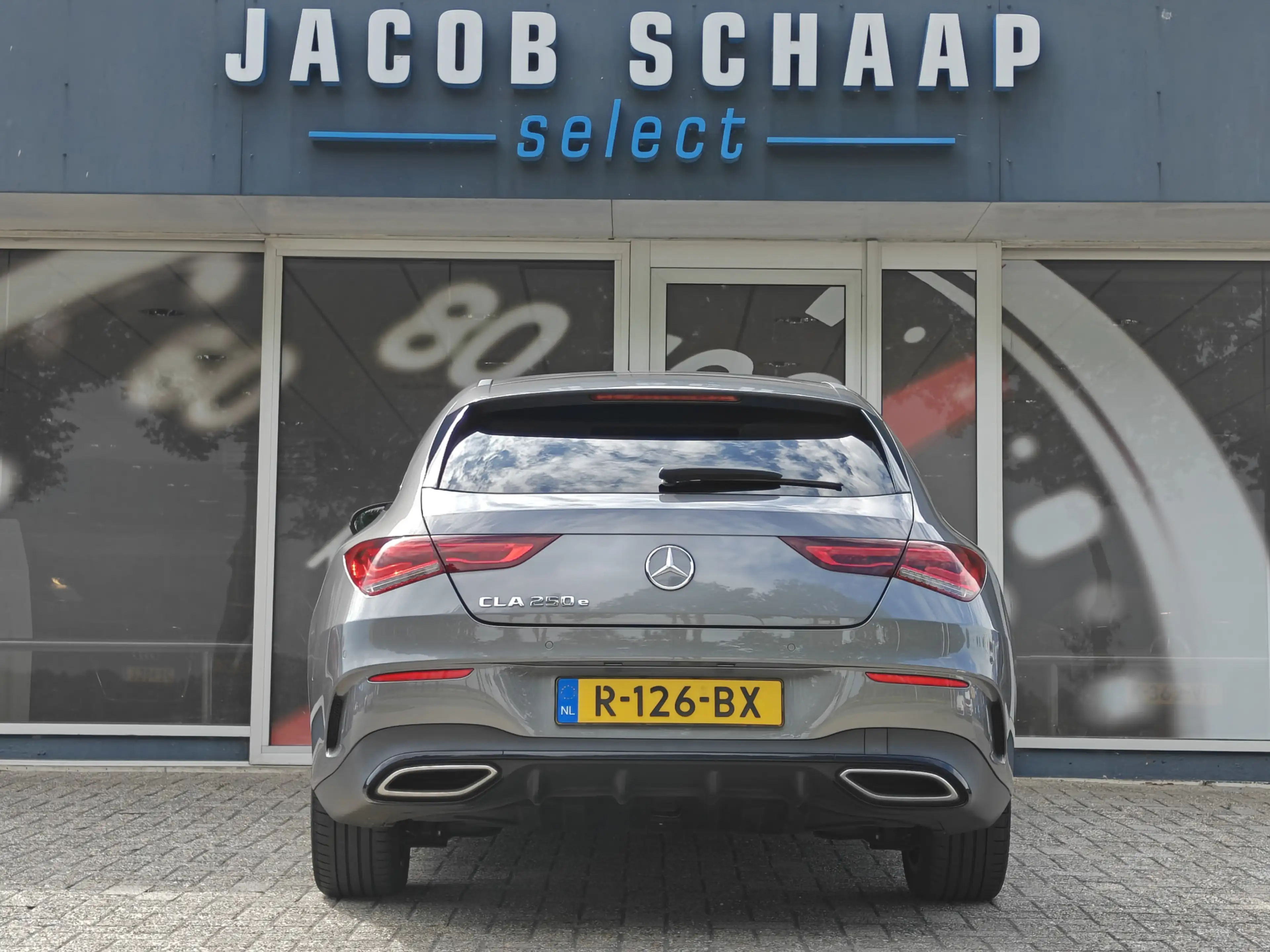 Mercedes-Benz CLA 250 E Premium Plus / 360 Camera / Pano / Adap. Cruise. — photo 11