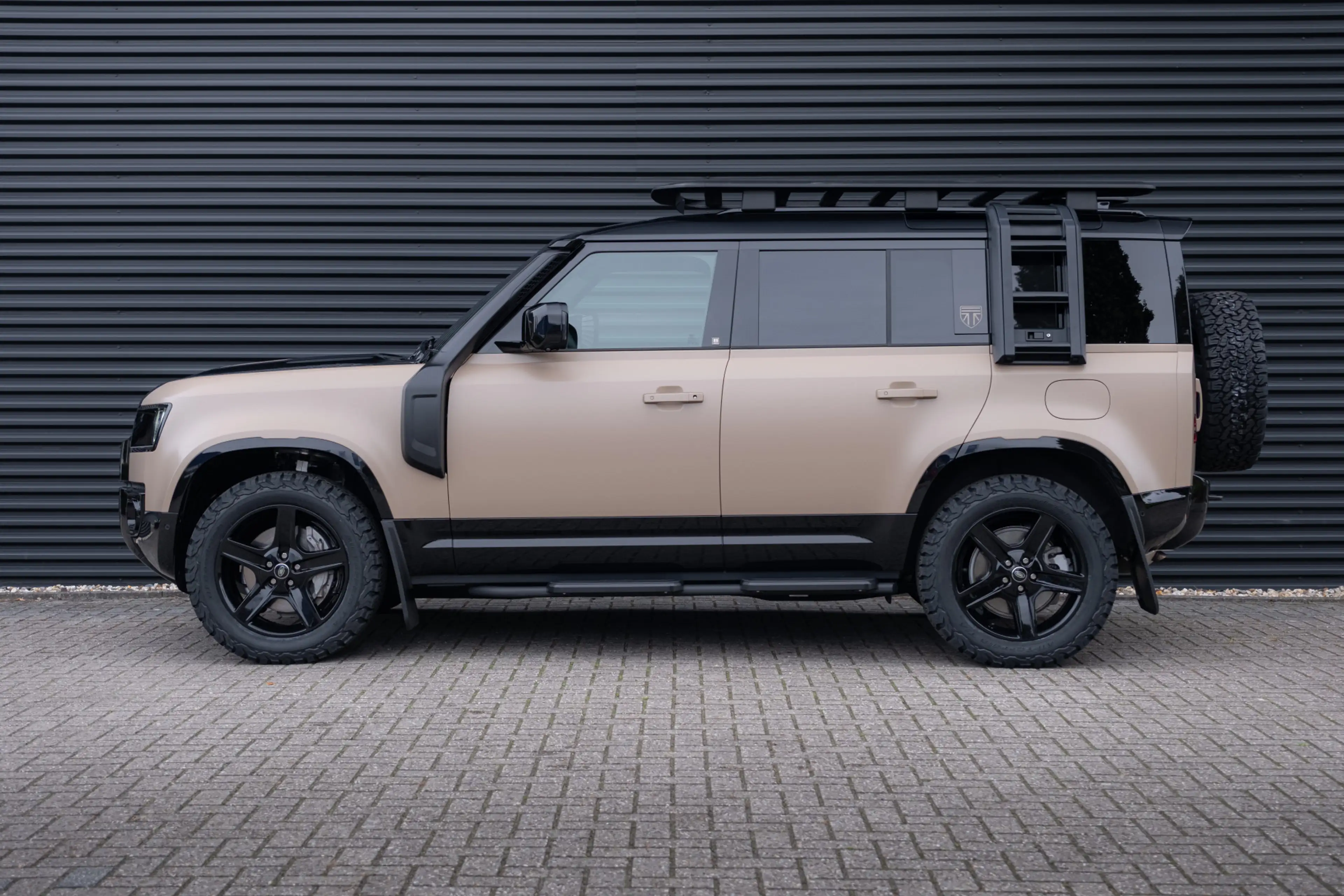 Land Rover Defender P300e 110 Sahara X SE | HNP € 131.300 | Uniek | Im — photo 2