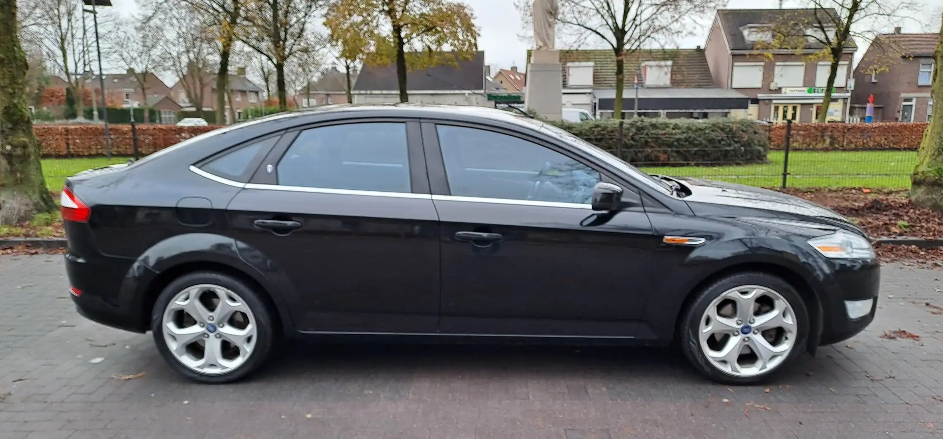 Ford Mondeo 2.0 SCTi Limited Zwart - 2