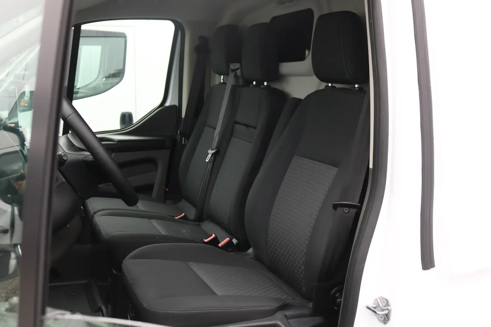 Ford Transit Custom 2.0 TDCI 130pk L2 H1 Trend Koelwagen Automaat Airc Wit - 2