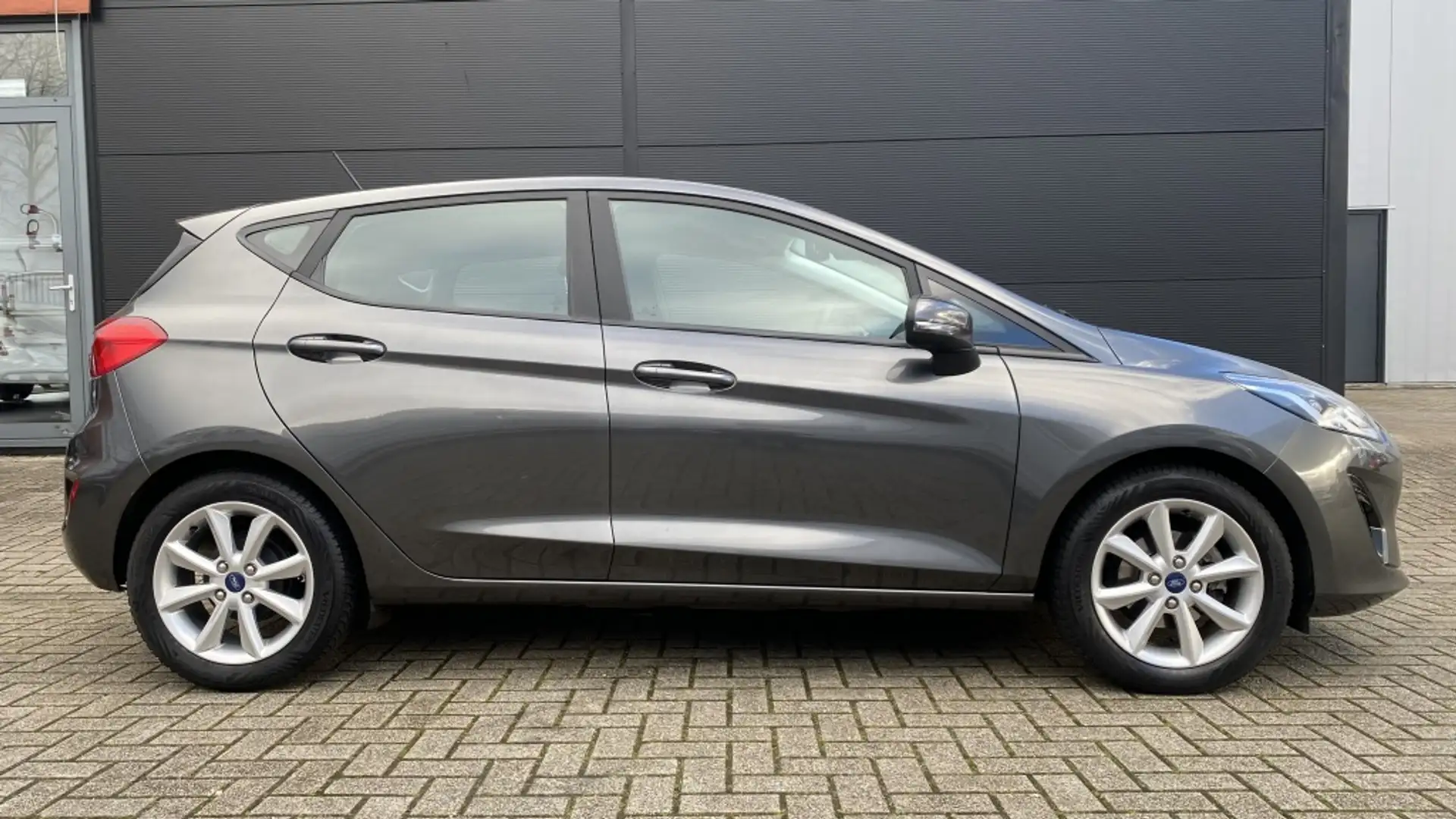 Ford Fiesta 1.0 EcoB. Connected Grijs - 2